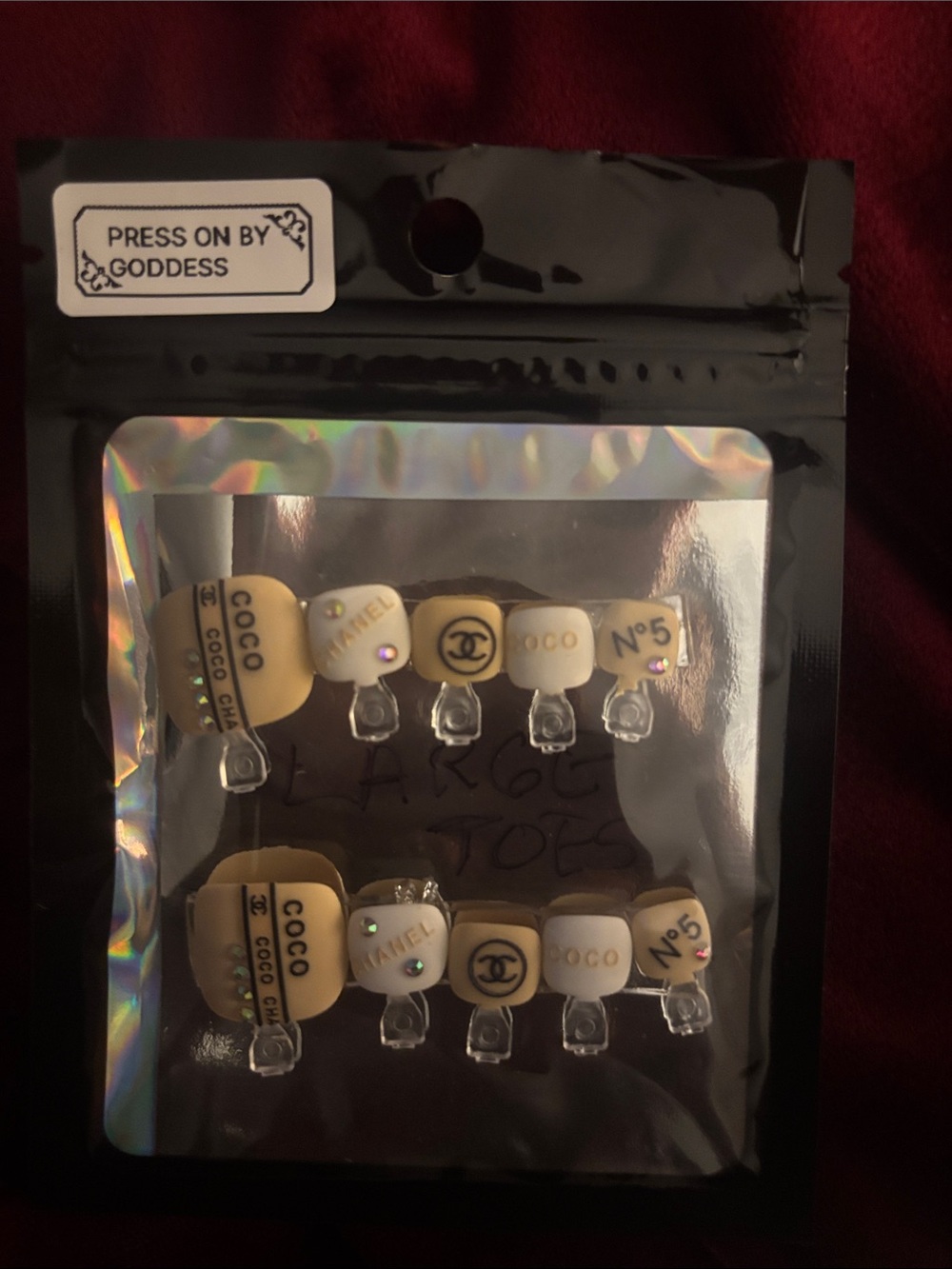 Coco-inspired Press-On Toe Nails - Beige & White